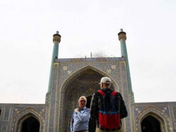 بقاع متبرکه اصفهان روایت‌های جذابی برای گردشگران خارجی دارد